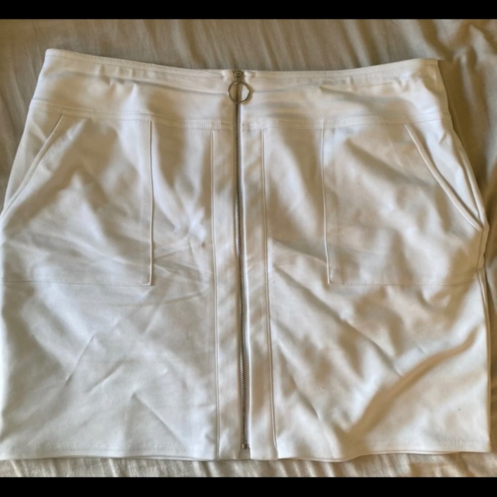 INC white O ring skirt